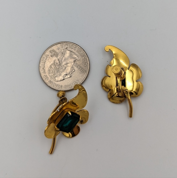 Amazing Vintage Gold Tone 925 Sterling Screw Back Emerald Green Glass Earrings - Picture 8 of 10